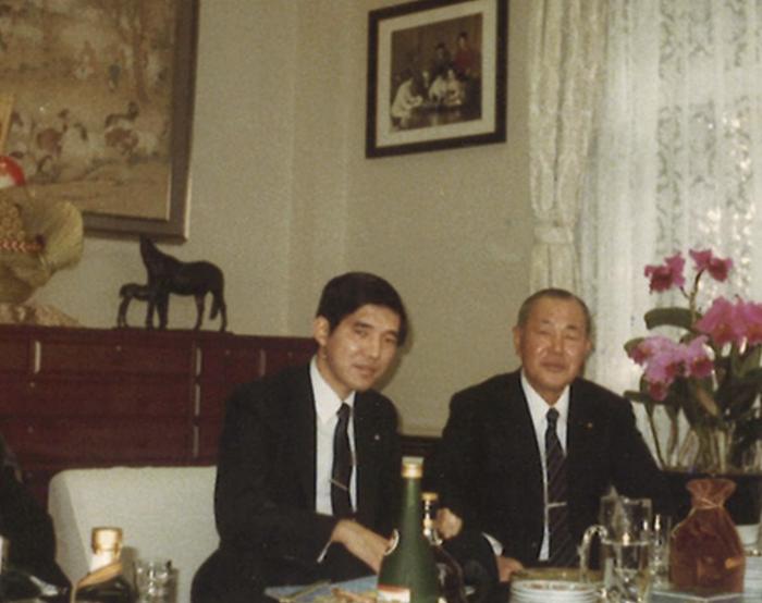 石破茂(左)拜访田中角荣(右)。(图源:社交媒体)