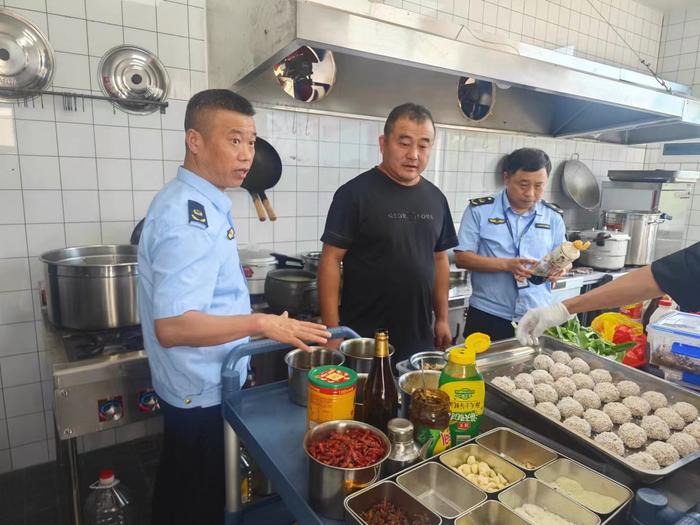 定远县市场监督管理局多举措保障国庆期间餐饮安全