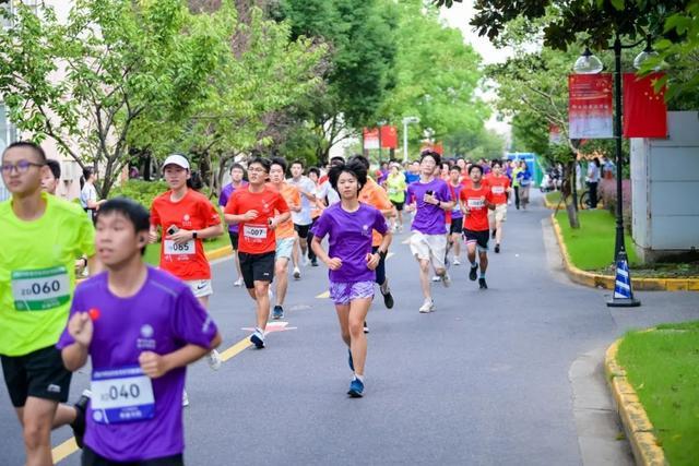 迈开腿！复旦人跑起来，就有风~