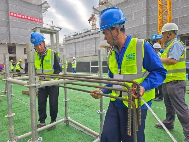 这66个建筑工人，拼了！