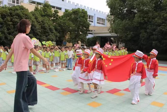 民族团结进步宣传月  民族团结一家亲 共育高新石榴情