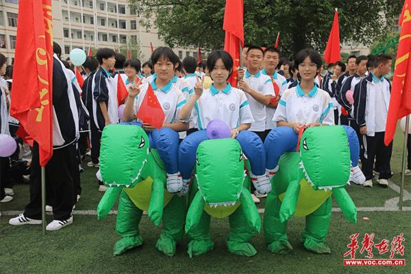 保靖民中第68届校田径运动会开幕