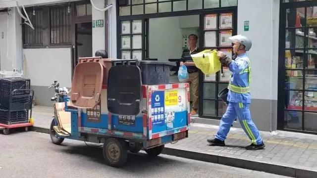 迎国庆假期大客流 本市环卫进一步优化设置道路废物箱