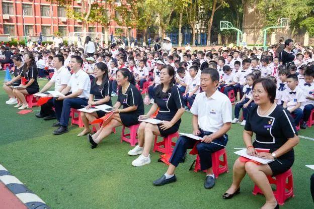 翠华路小学长大校区举行庆祝中华人民共和国成立75周年活动