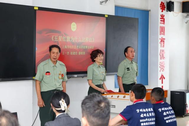 沪藏四校大中小学生一同走进“南京路上好八连”事迹展览馆→