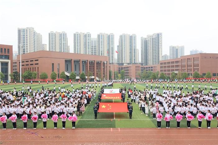 十堰高级职业学校举行第28届秋季运动会