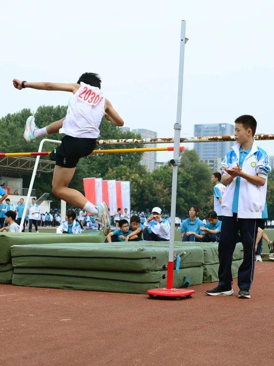 西安市西光中学教育集团举办秋季田径运动会