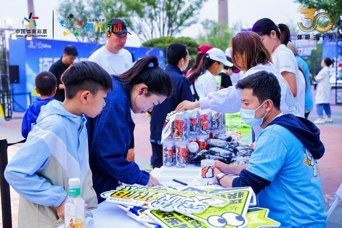 逐星夜跑 体彩闪耀！北京体彩乐小星全民健康夜跑活动通州开跑