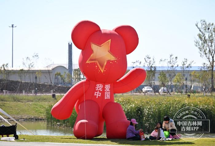 吉镜头｜国庆将至 长春街头氛围感满满