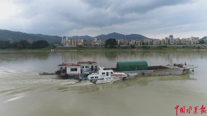 汕头、潮州、梅州三地海事“接力” 护送405吨“巨无霸”安全抵港