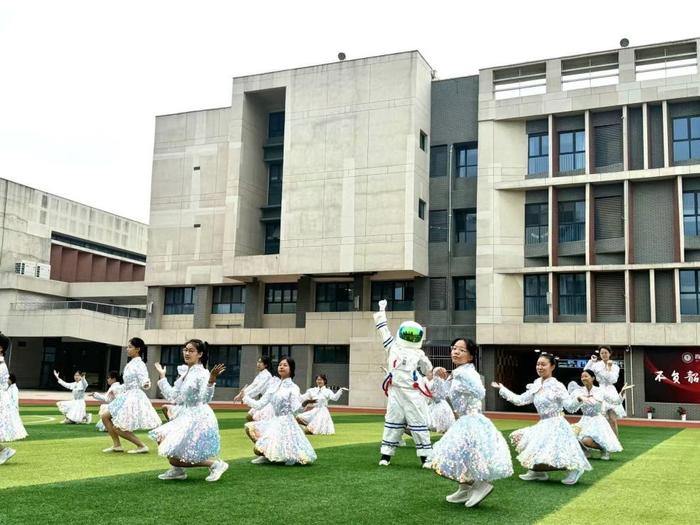 高新区第七初级中学第三届校园“体育节”暨秋季运动会开幕