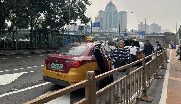 国庆节出行更便利 北京这两座火车站区打车、停车落客方式有变化