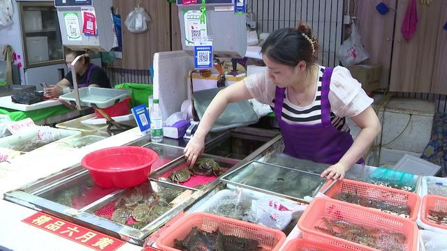 多地大闸蟹上市，价格开始回落