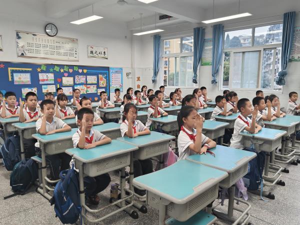 常规有序从“一”开始——人民小学澳门街校区开展行为习惯养成教育展示暨主题家长会