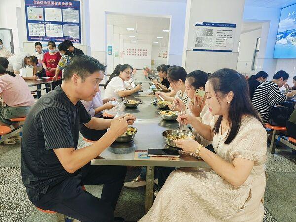 郧阳区实验中学：品鉴盘中餐 护航好“食”光