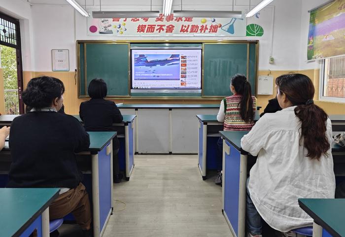 颂祖国华章 展党员风采一一中共南召县云阳镇第三中心小学支部党日主题活动