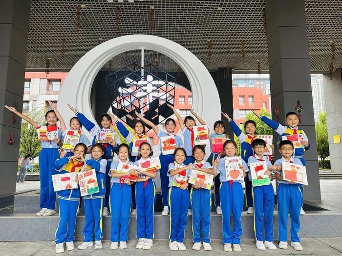 小小中国心 浓浓爱国情 西咸新区沣东第五小学开展庆祝国庆节系列活动