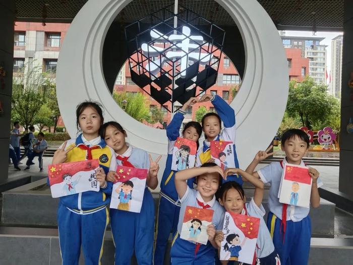 小小中国心 浓浓爱国情 西咸新区沣东第五小学开展庆祝国庆节系列活动