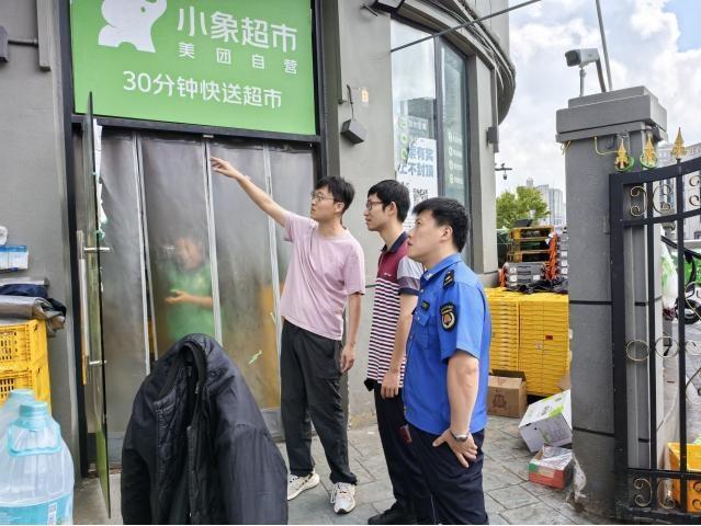 国庆临近，TA们开展节前市容环境专项整治行动