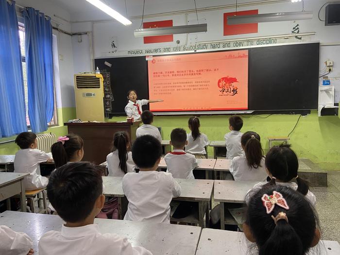 七十五载逢盛世 童心共筑谱华章 ——铝城小学举行迎国庆系列活动