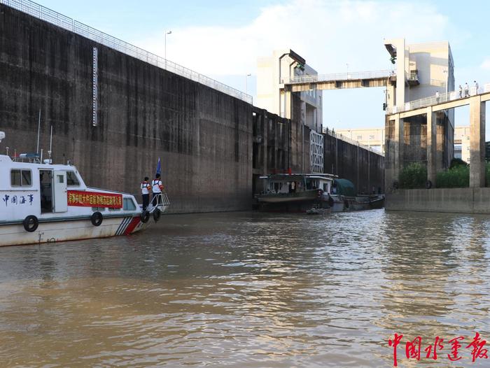 汕头、潮州、梅州三地海事“接力” 护送405吨“巨无霸”安全抵港