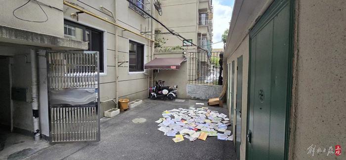 奉贤一老小区遇大雨便成河，居民家中被淹无奈求助