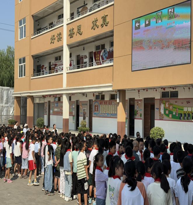 灞桥区新建小学开展消防安全应急演练活动