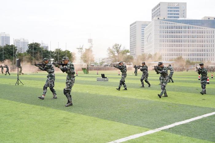 兰州城市学院：沙场秋点兵 青春铸军魂