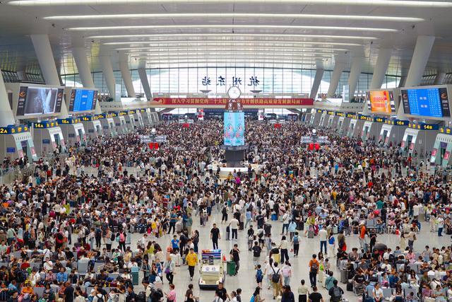 380万人次！10月1日长三角铁路迎来国庆客流高峰