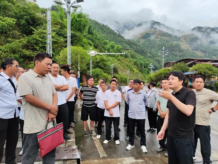 福贡县集体经济首次分红 村民喜领大“红包”