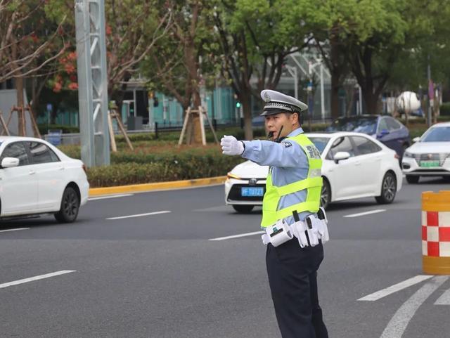 虹桥枢纽迎大客流高峰，警方的这些提醒，请记住并转发！