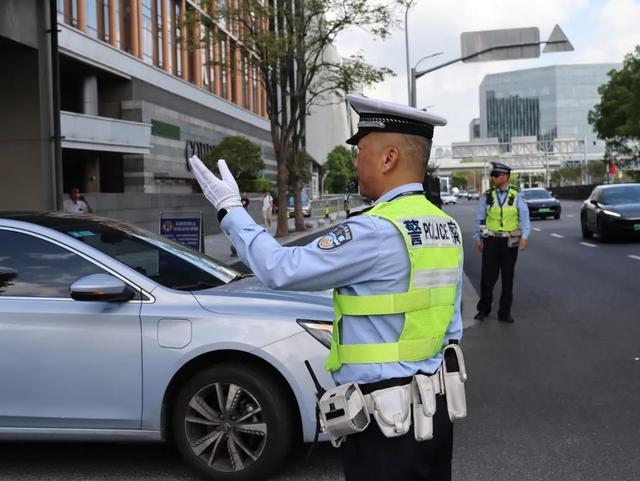 虹桥枢纽迎大客流高峰，警方的这些提醒，请记住并转发！