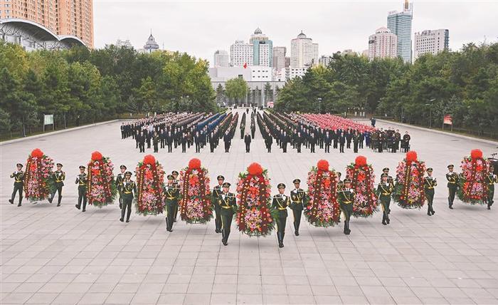 黑龙江省暨哈尔滨市烈士纪念日向英雄烈士敬献花篮仪式举行