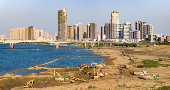 蚌埠靓淮河工程（席家沟—朝阳路桥段）建设者国庆坚守工地