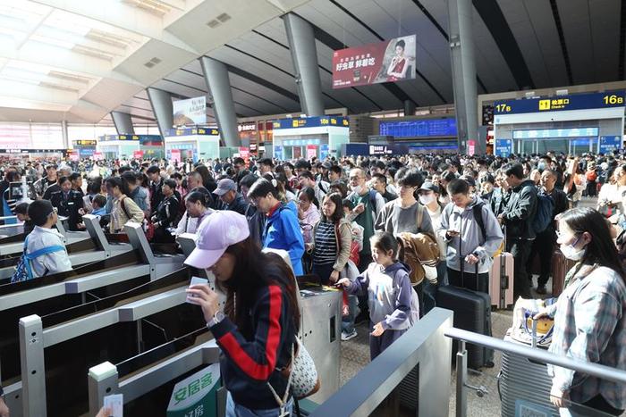 今日北京预计发送铁路旅客82.5万人次，亦庄站正式开通