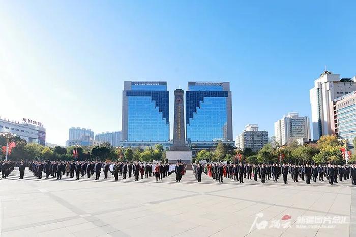 庆祝中华人民共和国成立75周年 自治区隆重举行升国旗仪式