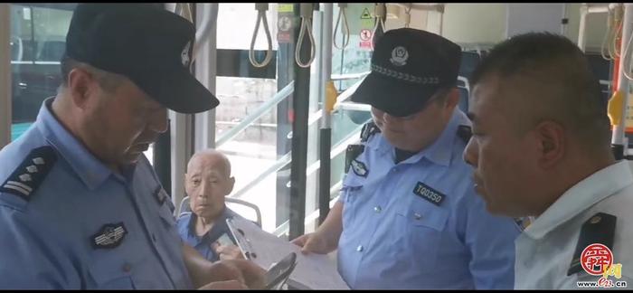 老人乘公交迷路，济南公交好心司机报警助回家