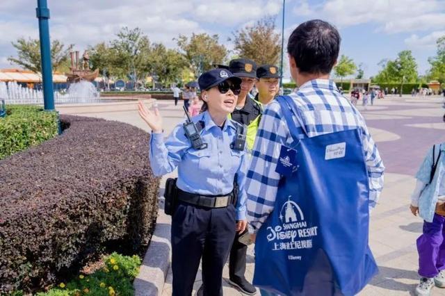 长假里国际旅游度假区再迎大客流，浦东警方全力做好服务保障