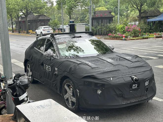 小米 SUV 汽车谍照曝光，采用无边框车门设计