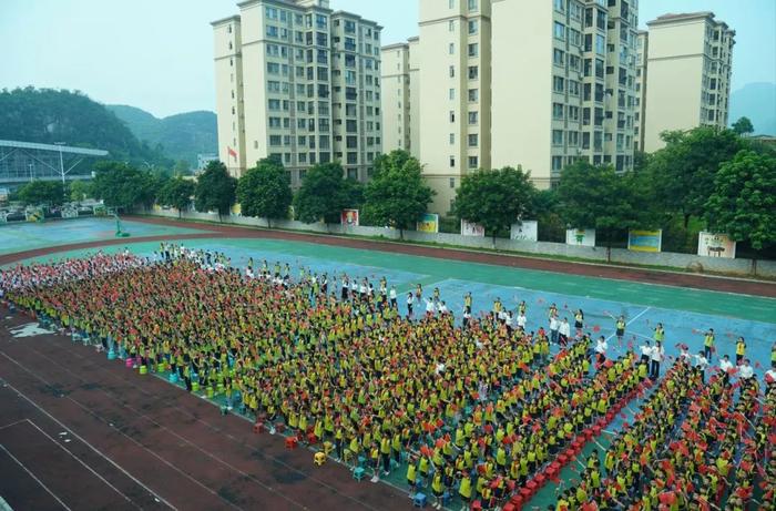 【焕新桂林show经典·德育】同唱一首歌  同心向未来——桂林市崇善龙光小学2024年秋季学期迎国庆主题教育活动