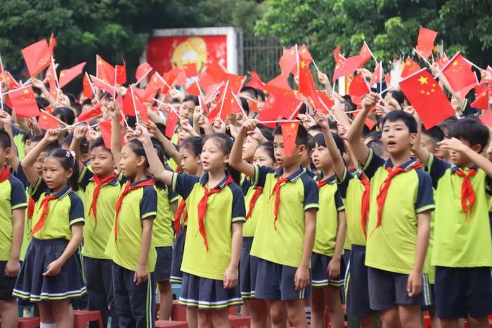 【焕新桂林show经典·德育】同唱一首歌  同心向未来——桂林市崇善龙光小学2024年秋季学期迎国庆主题教育活动