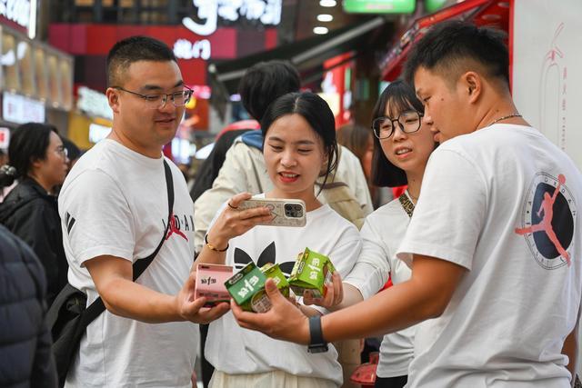 「百万游客在贵阳 十万打卡好一多」酸奶“三剑客”征服饕餮者的味蕾