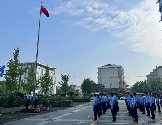 国庆节后上班首日：上海各级税务机关举行升国旗仪式