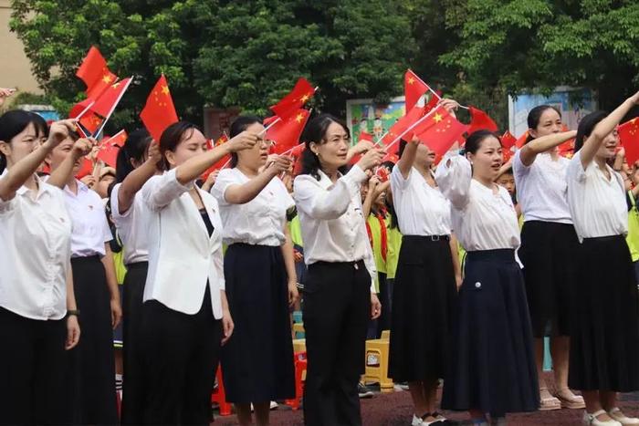 【焕新桂林show经典·德育】同唱一首歌  同心向未来——桂林市崇善龙光小学2024年秋季学期迎国庆主题教育活动