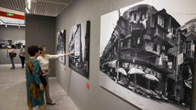 “上海老城厢——曹建国大画幅摄影展”亮相市群艺馆