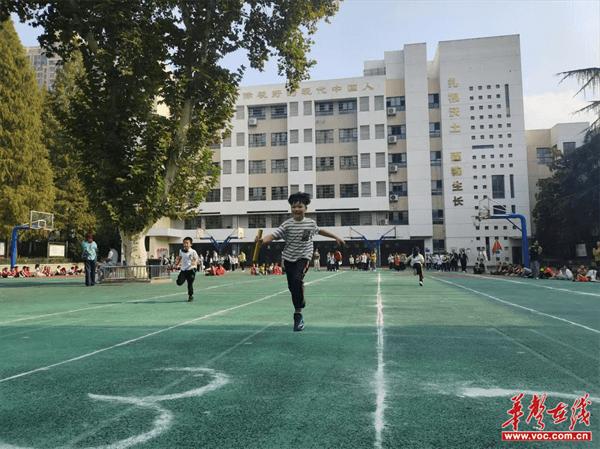 贺家土小学举行第36届运动会开幕式