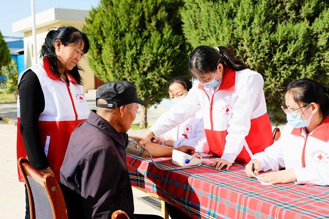 省红十字会在武威市民勤县开展九九重阳“结对帮扶·爱心甘肃”关爱慰问老人活动