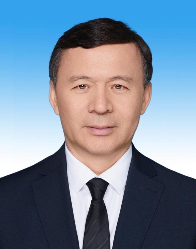 “75后”女性中央候补委员新职明确之后，这名新疆“70后”厅长也跨省履新