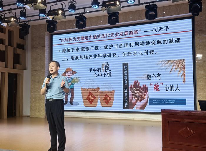 乘植物科普之风，踏科技创新之路 一一中国植物学会“万人进校园”大型科普活动走进西安高级中学