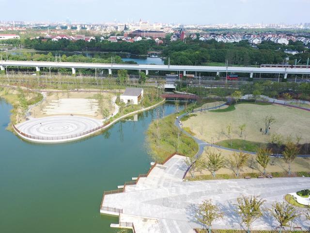 蓝天白云美景缤纷，宝山这座公园一期建成